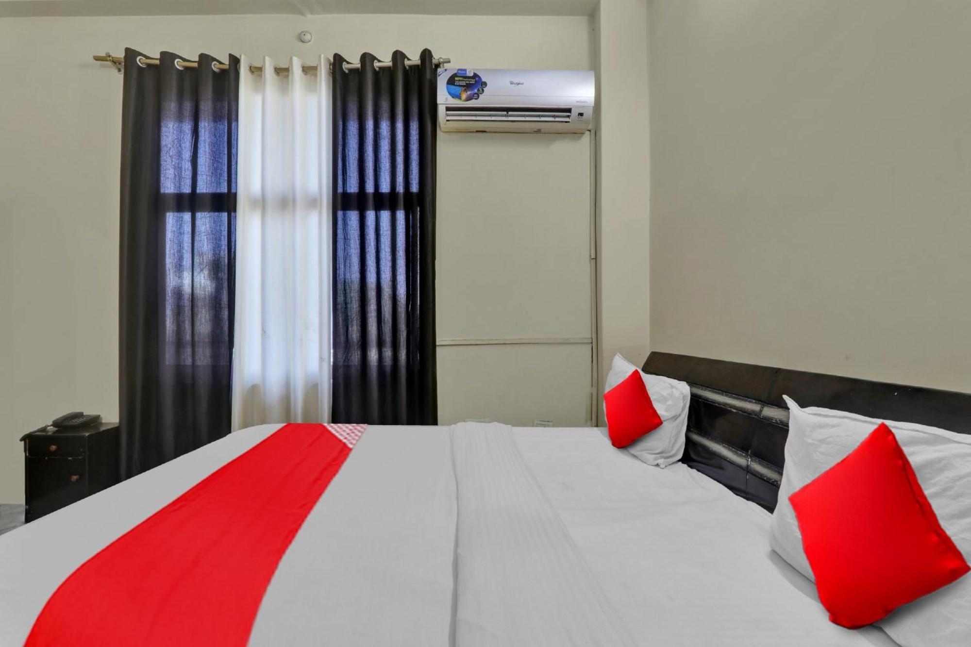 Super Hotel O New A V Hospitality Chinhat Екстериор снимка